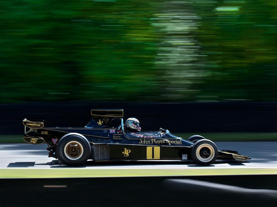  Lotus 76 1974 года  (фото 2 из 3)